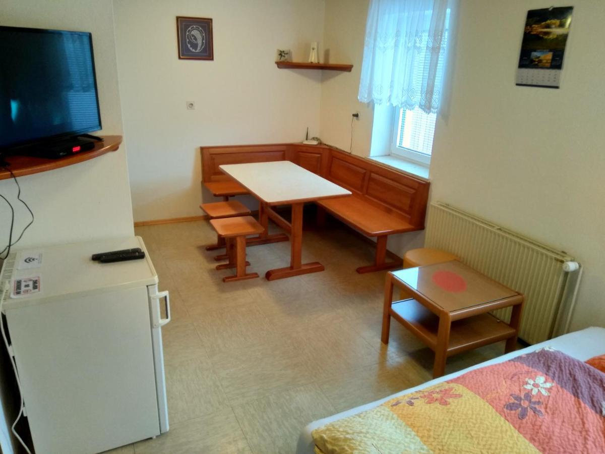 Gostilna Pension Blegos Poljane nad Škofjo Loko Extérieur photo